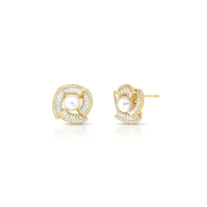 Brinco Flor Cravejada Pérola Banho Ouro 18K Cristal, Pérola Shell e Zircônia